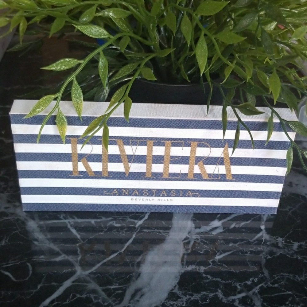 SOLD!!RIVIERA ABH PALETTE